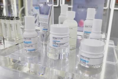 肌膚未來(lái)攜科學(xué)定制新品亮相美博會(huì)，以技術(shù)驅(qū)動(dòng)重塑線(xiàn)下渠道新生態(tài)